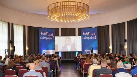 Vorw Rts Zu Den Wurzeln Erfolgreiches Jubil Umssymposium In Wiesbaden