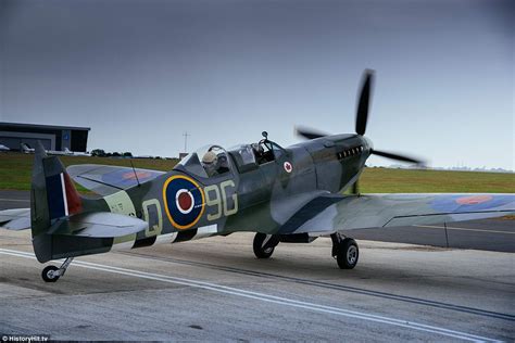 German Luftwaffe Ace Takes To Skies In An Raf Spitfire Daily Mail Online