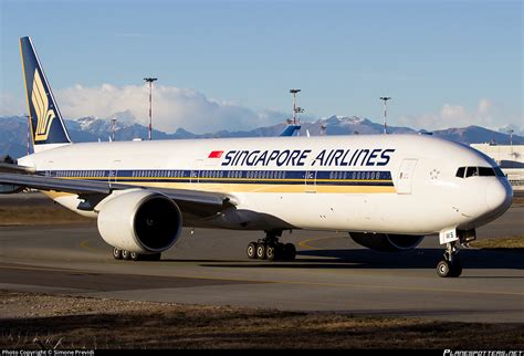 V Sws Singapore Airlines Boeing Er Photo By Simone Previdi Id