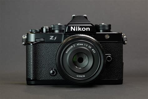 スペシャルな匂いのするカメラ「Nikon Zf」 - MONOKIRI 35mm