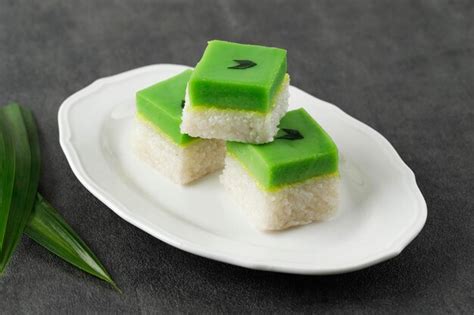 Premium Photo | Kuih talam made of pandan leaf and coconut