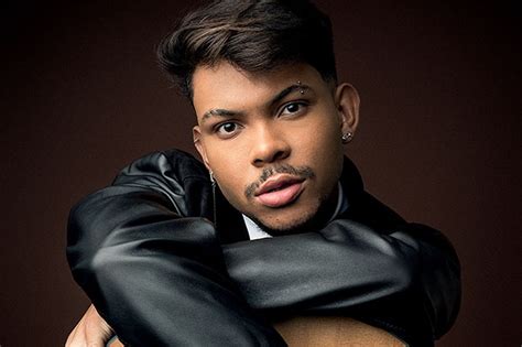 Fenômeno gospel e gay quem é Jessé Aguiar autor do sucesso Está Tudo Bem