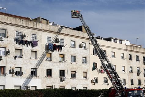 Se Derrumba Un Edificio De Viviendas En Badalona