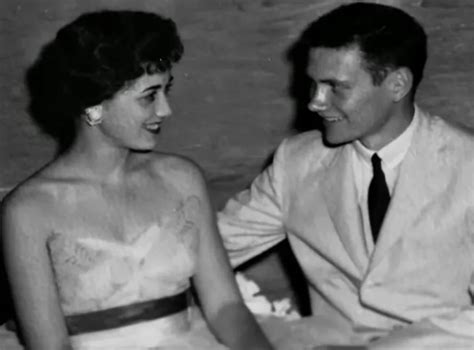 High School Sweethearts Marry 65 Years After Breaking Up