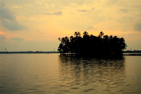 Discover: Backwaters of Kochi - Paradise Holidays Blog