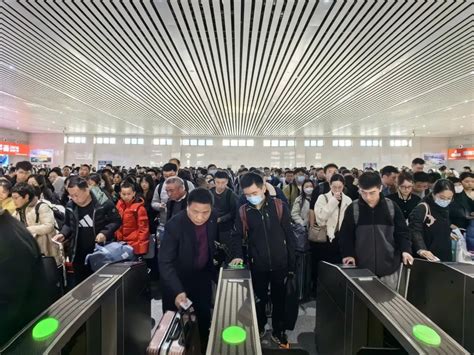 郑州铁路局今日预计发送旅客732万人次，开行夜间高铁27列凤凰网河南凤凰网