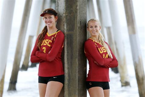 Usc Beach Volleyball Standouts Kelly Claes And Sara Hughes Have Post Graduation Sights Set On