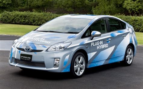 2012 Toyota Prius Phev First Drive And Review Motor Trend