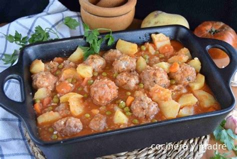 Guiso de albóndigas con patatas Cocinera y Madre