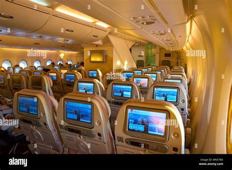 Inside Emirates Airbus A380-800 - bmp-klutz