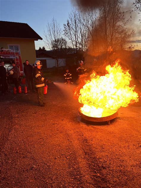 Jugend Bung Brandbek Mpfung Mittels Feuerl Scher Freiwillige