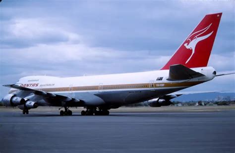 ORIGINAL COLOUR SLIDE Boeing 747 old livery VH-EBF of Qantas £4.99 ...