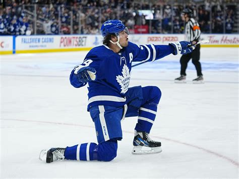 Auston Matthews scores 60th goal as Maple Leafs teammates make the case for him to win MVP