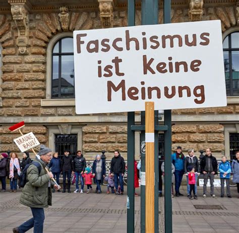 Tausende Menschen bei Demos gegen rechts auf der Straße WELT