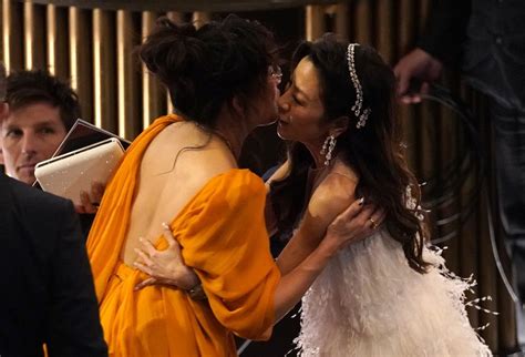 Sandra Oh Info Fansite On Twitter M Es Sandra Oh E Michelle Yeoh