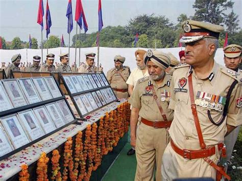 Telangana, Andhra pay tributes to police martyrs - Oneindia News