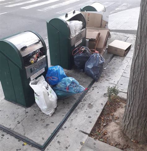 El Mal Funcionamiento De Los Contenedores Acumula Basura En Las Calles