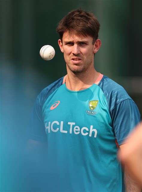 Mitchell Marsh prepares to bowl in training | ESPNcricinfo.com