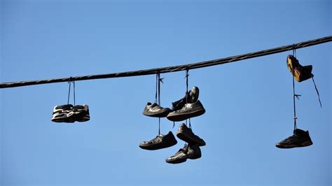 Qu Significan Las Zapatillas Colgadas En Los Cables De La Luz