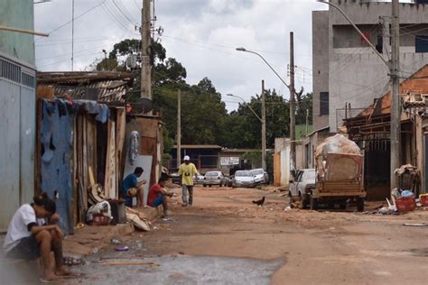 Moradores enfrentam falta de água na Cidade Estrutural Metrópoles