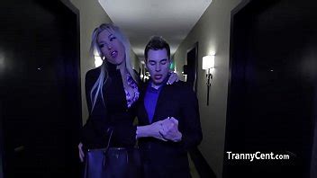 flequillo transexual después de la noche fuera XVIDEOS