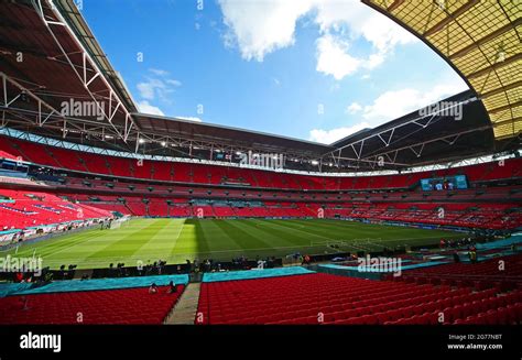 Wembley Stadium With Arch Fotograf As E Im Genes De Alta Resoluci N Alamy