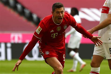 Robert Lewandowski Strzela Perfekcyjnego Hat Tricka I Wykonuje