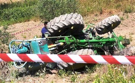 Tragedia Nelle Campagne Di Palma Di Montechiaro Si Ribalta Trattore E