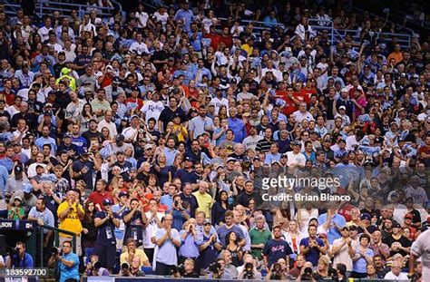 Mlb Crowd Photos And Premium High Res Pictures Getty Images