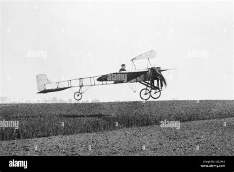 Le premier Blériot XI au début de 1909 Louis Blériot aviateur