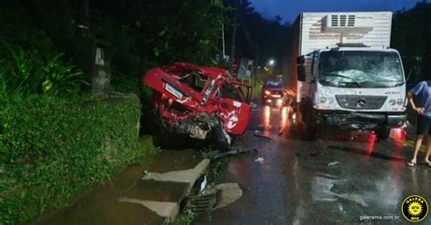 Jovem De Anos Fica Preso S Ferragens Em Acidente Envolvendo Carro E