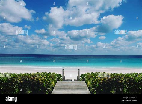 Pink sand beach Eleuthera Stock Photo - Alamy