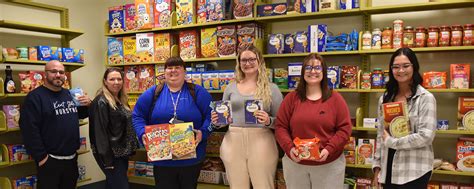 Adn Students Stock The East Liverpool Campus Food Pantry Kent State