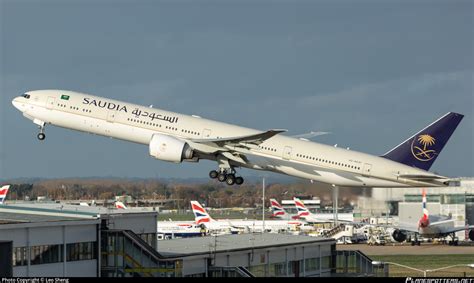 HZ AK41 Saudi Arabian Airlines Boeing 777 368 ER Photo By Leo Sheng