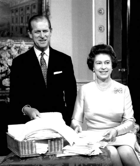 Photo La Reine Elizabeth II Et Le Duc D Edimbourg Au Palais De