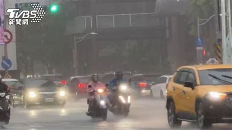 暴雨狂襲北市！台北車站站內淹水畫面曝光 網驚：游泳池 鏡週刊 Mirror Media