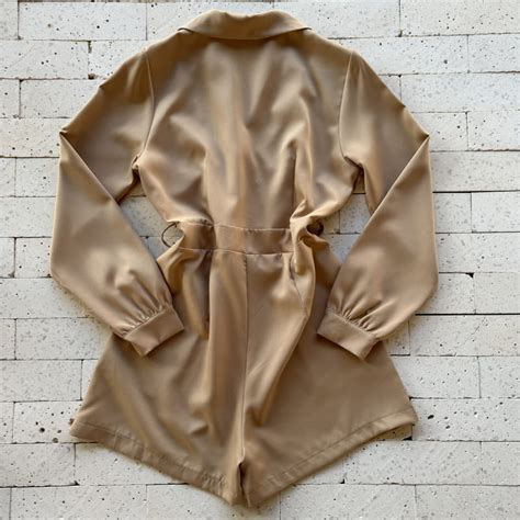 MACAQUINHO GOLINHA E BOTÕES CINTO FIVELA LUXO NUDE Dondoca Moda Feminina