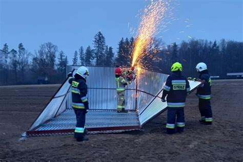 Skutki Porywistego Wiatru Na Pomorzu R Stra Y