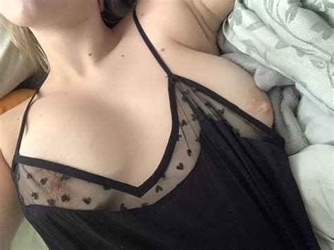 Wardrobe Malfunction Nudes OnHerBack NUDE PICS ORG