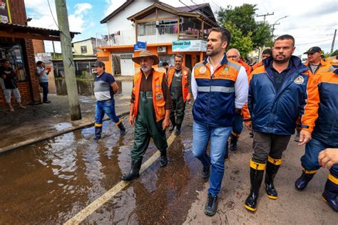 Governador vistoria áreas atingidas por alagamentos em Porto Alegre e