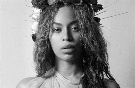 Beyonce Poses Naked In Gorgeous New Pregnancy Photos