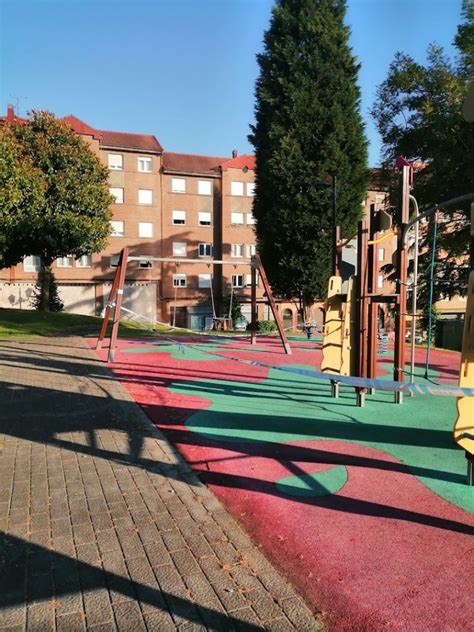 Parque infantil Montenuño en Oviedo PequeMap Lugares rutas y