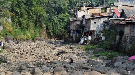 Penampakan Air Sungai Ciliwung Di Bogor Kering Isinya Batu Semua