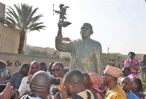 FESPACO 2023 La statue de Cheick Oumar SISSOKO trône désormais aux