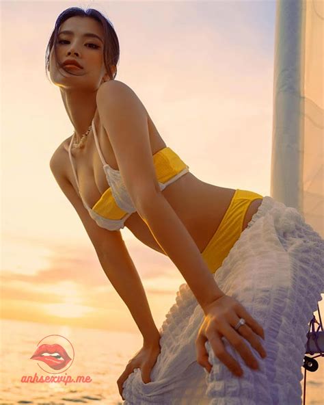 Đông Nhi diện bikini nóng bỏng bên bờ biển thơ mộng Ảnh Sex TaiAnhSex