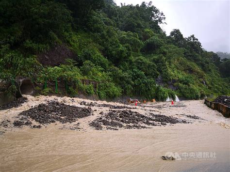 高雄那瑪夏等5區雨勢急驟 15日中午起停班停課 影 生活 重點新聞 中央社 Cna