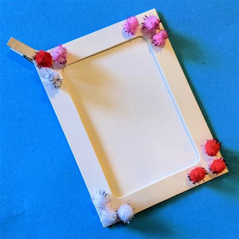 Easy Valentine Pom Pom Picture Frame Craft Mama Likes This