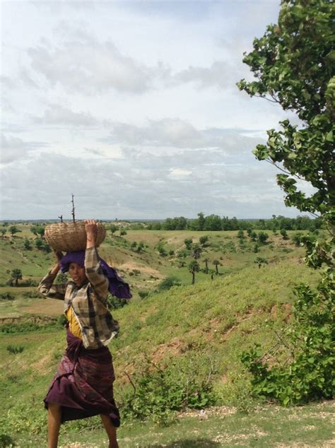 A day in the life at a Burmese village - Janine's Journeys