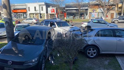 Impactante Choque En Arist Bulo Del Valle Un Veh Culo Volc Y El Otro