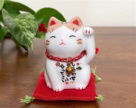 Japanese Lucky Cat Statue Maneki Neko Beckoning Waving Cat Etsy